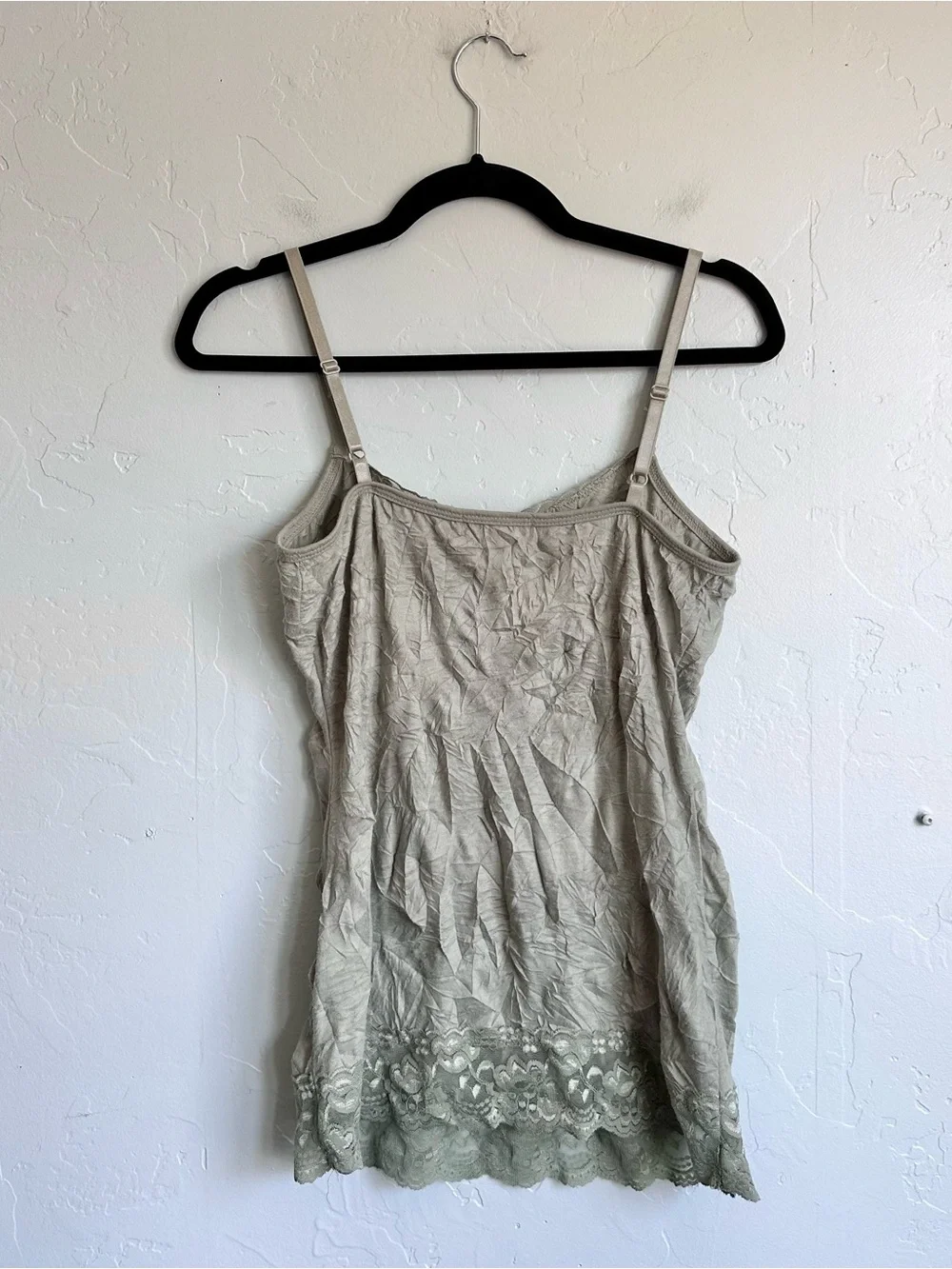 Y2K dressbarn Sage Green Lace-Trim Crinkle Camisole Layering Tank Women Medium - Picture 4 of 6